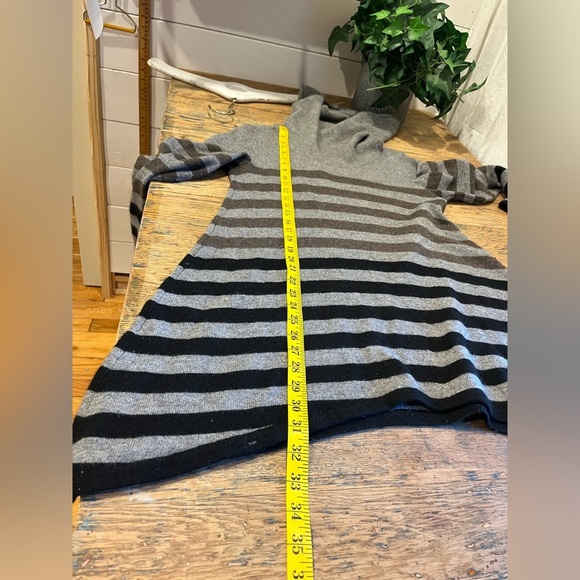 Saks Fifth Avenue 100% Cashmere Striped Cowlneck Tunic Sweater size M - Picture 5 of 8